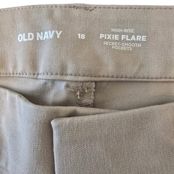 Old Navy High-Rise Women Pant - Picture 2 of 8